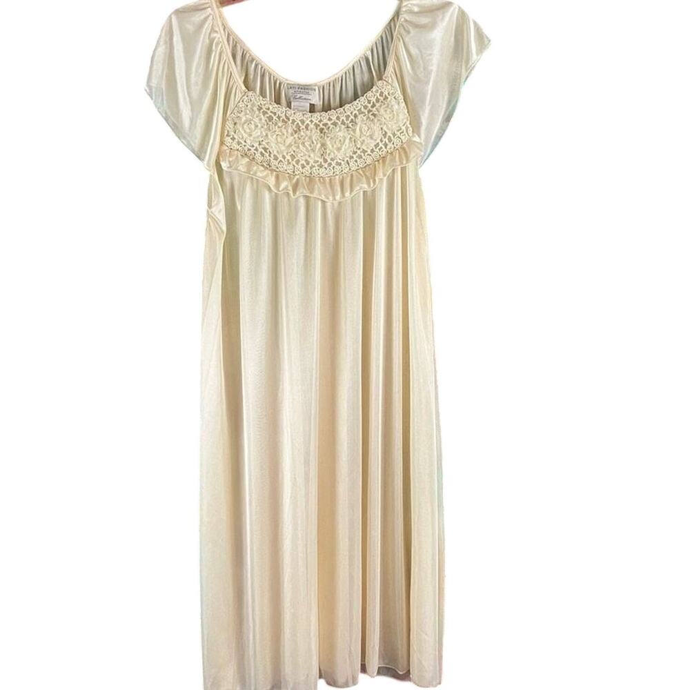 NWT Lati Fashion Nightgown rosette coquette satin angelic Size medium